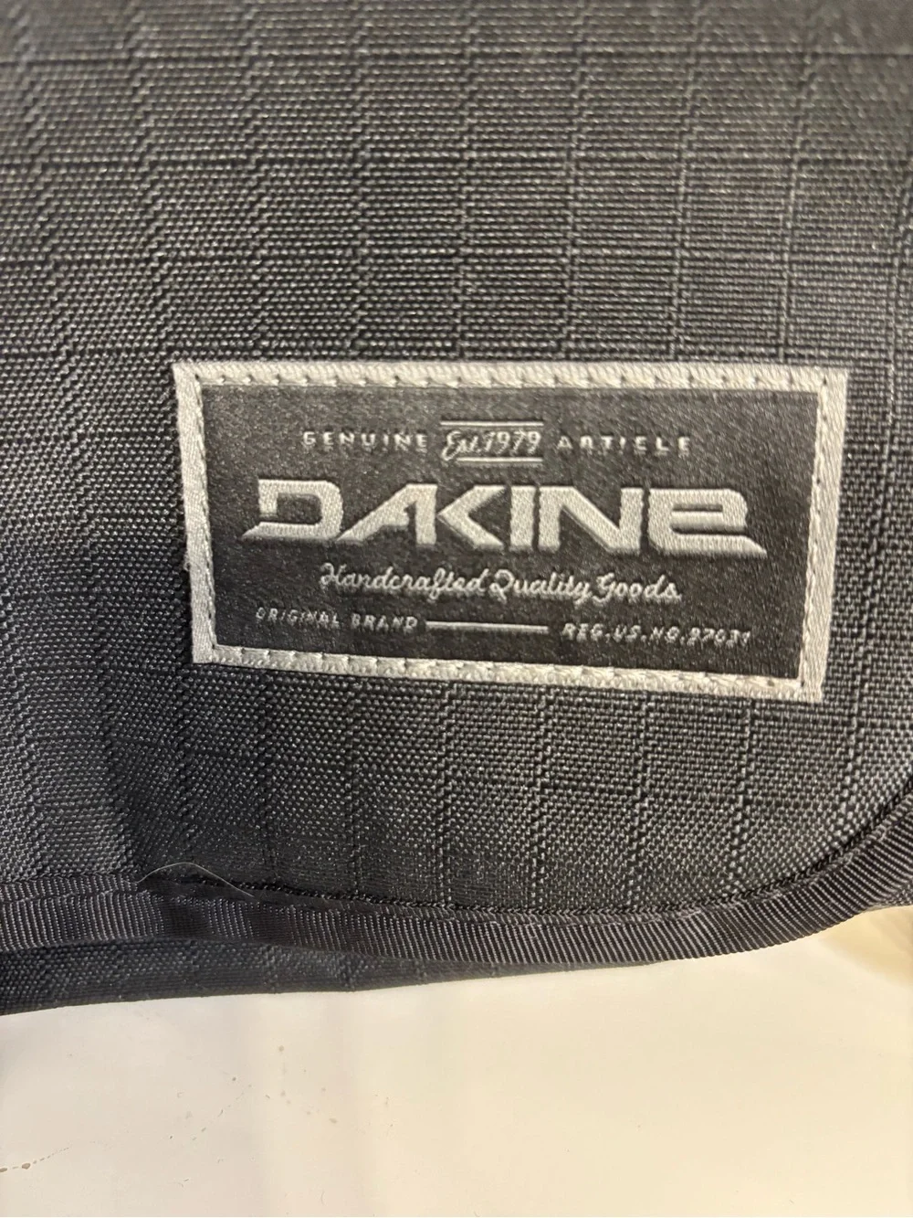 Dakine Hudson Messenger Bag 20L Black Laptop Crossbody Briefcase Travel